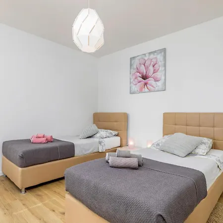 3 Bedroom Beautiful In Casa vacanze *