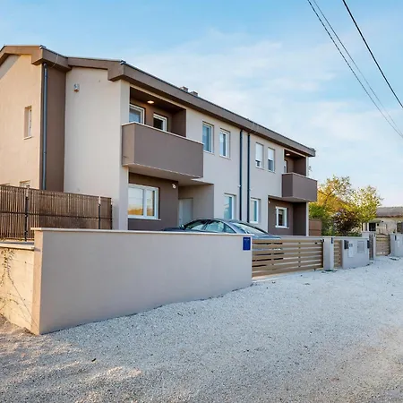 3 Bedroom Beautiful In Holiday home *